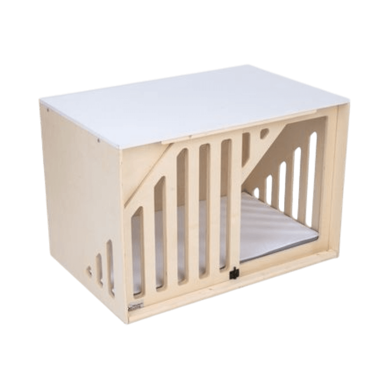 Stilren trähundbur med vita detaljer och mjuk madrass för inomhusbruk.