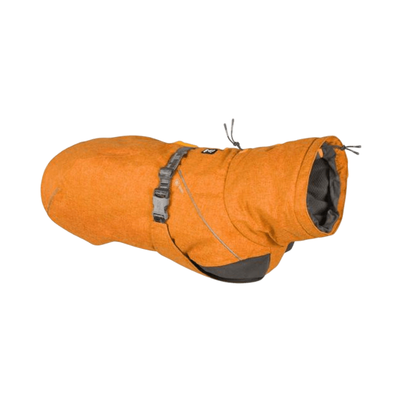 Orange vinterhundtäcke med hög krage och spänne för extra värme och skydd.