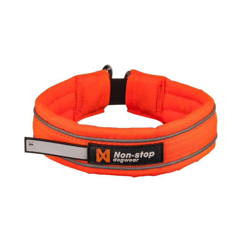 Orange säkerhetshalsband från Non-stop Dogwear med reflexband och vadderad insida